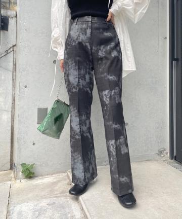 フレアープレスムラ染めスラックス