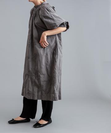 大花刺繍ワンピース