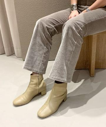 カウレザーステッチショートブーツ