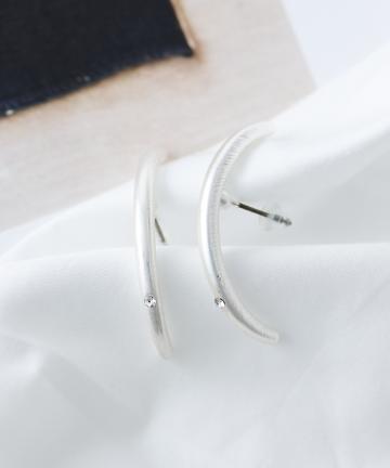 ストレートラインピアス