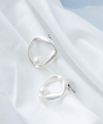 パールオンリングピアス