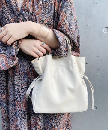 レザー巾着ショルダーバッグ