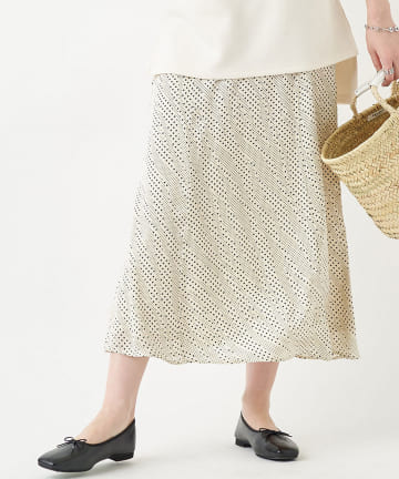 【《軽やかで女性らしく着れる》手洗い可】スウィングdotロングスカート