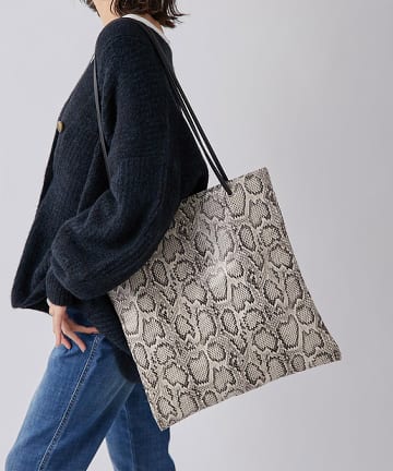 【サブバックにも使いやすい】パイソン柄トートBAG