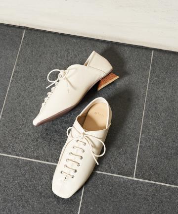 レースアップシューズ