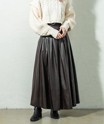 フェイクレザータックロングスカート