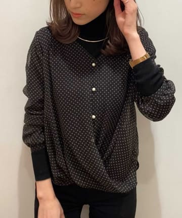 パールボタンドットブラウス