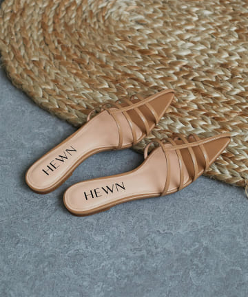 【HEWN】ポインテッドストラップミュール
