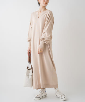 スリットニットワンピース