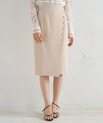 ボタンタイトスカート