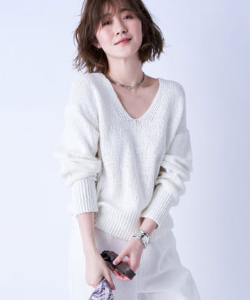 【首周りを綺麗に上品に見せる】リネン混スラブヤーンVネックニット