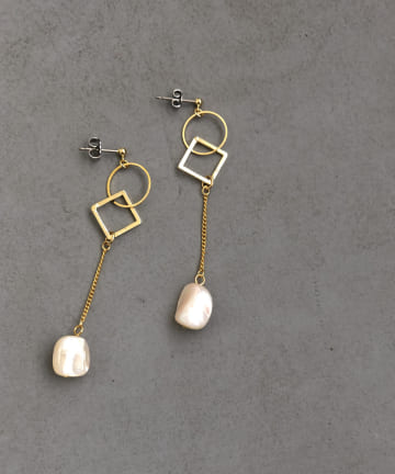 【パーツを組み合わせた映えるピアス】シンプルパールピアス