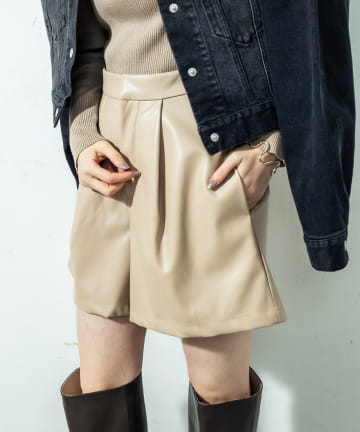 フェイクレザーショートパンツ