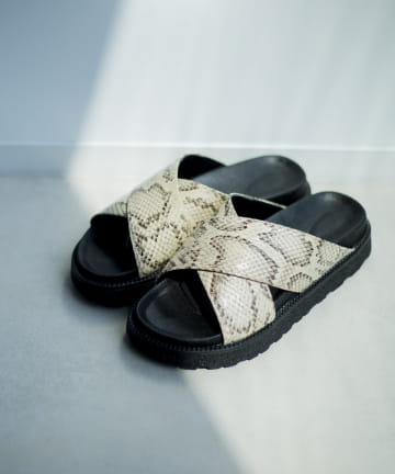 【minia】クロスフットベットサンダル