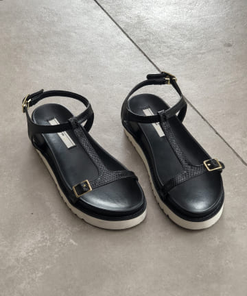 un dix cors(アンディコール) 【T字シルエットが足をすっきりと演出】T字ストラップスポーツサンダル