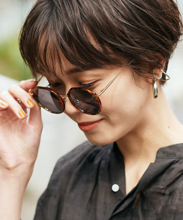 【メタルのアームがシャープな印象に】エッジフレームサングラス