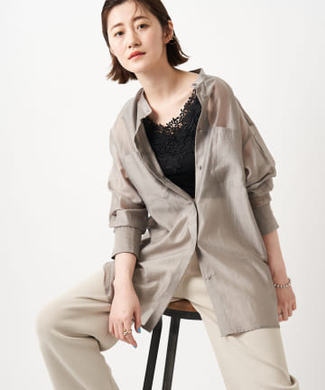 【程よい肌見せがこなれ感を演出】エアリーローンシアーシャツ