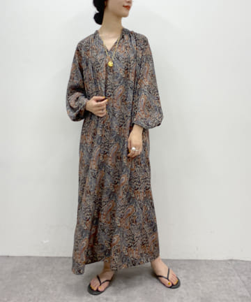 袖ボリュームペイズリープリントワンピース