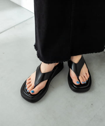 厚底トングサンダル
