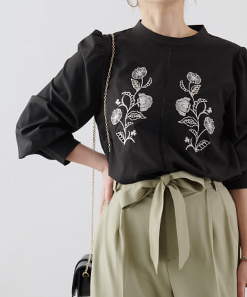 【WEB限定】フラワー刺繍長袖ボリュームスリーブブラウス