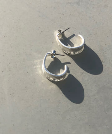 【雫のような丸みが美しい】ドロップフープピアス