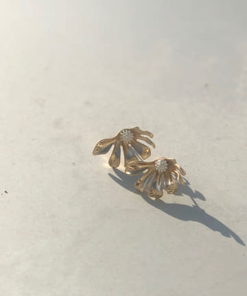 【品のあるヴィンテージな風合い】フラワーモチーフピアス