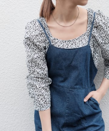 花柄シャーリングスクエアブラウス