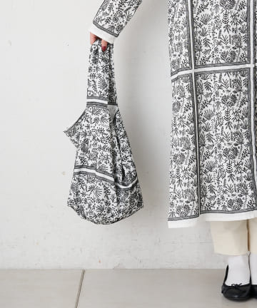ボタニカルパネル刺繍バッグ