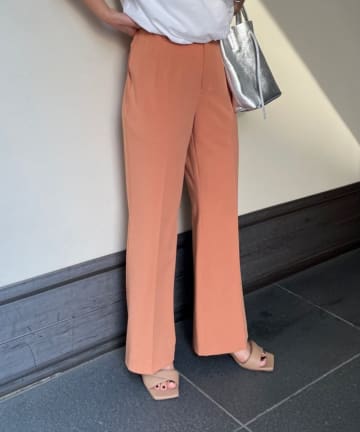 センタープレスフレアパンツ