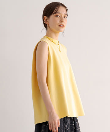 タックノースリーブニット