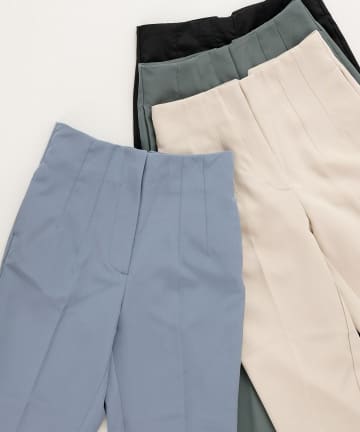 【WEB・一部店舗限定】ハイウエストタックテーパードパンツ