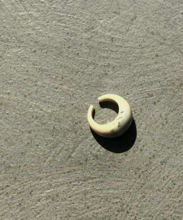 【2通り楽しめるアクセ】マーブルリングイヤカフ