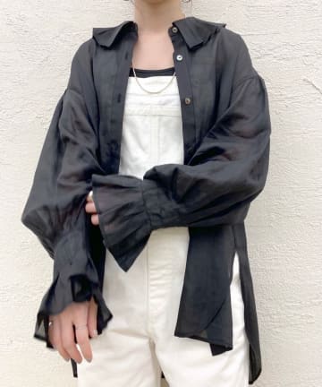 シアーリネンフリルブラウス