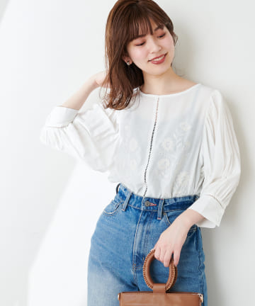 natural couture(ナチュラルクチュール) 刺繍パフブラウス
