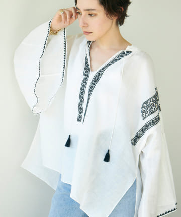 刺繍ブラウス