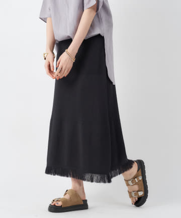 【存在感のある主役級アイテム】編地切替フリンジニットスカート