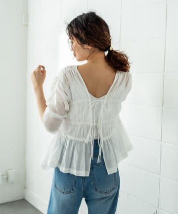 ギャザー使いブラウス