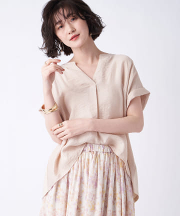 【オンオフ兼用で使える】バックカットソースキッパーブラウス