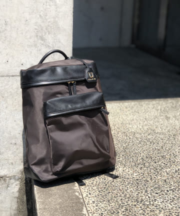 【スーツにも合わせられるデイリーバッグ】スクエアデイリーリュック