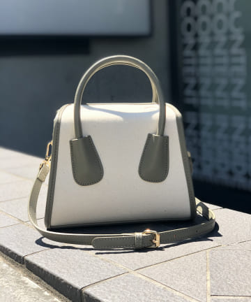 【荷物が取り出しやすい】フラップ付キャンパスショルダー