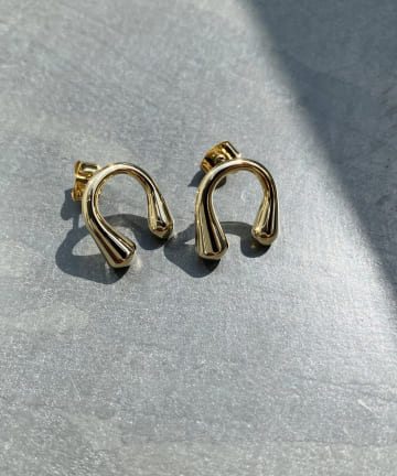 【ラッキーモチーフをさりげなく取り入れて】ホースシューピアス