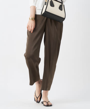 【オンオフ兼用で使える】サテンアンクルストレートパンツ