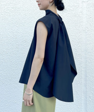 ボウタイノースリブラウス