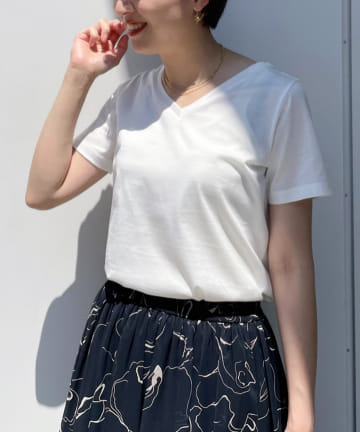 シンプルVネックTシャツ