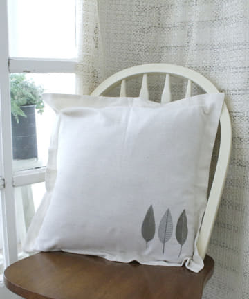 リーフ刺繍クッションカバー（アイボリー）