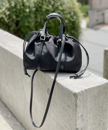 un dix cors(アンディコール) 【kiara（キアラ）】ナイロンミニギャザーバッグ