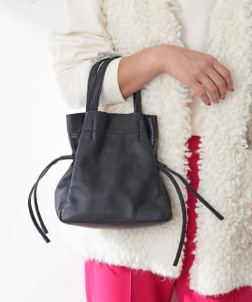 レザー巾着ショルダーバッグ