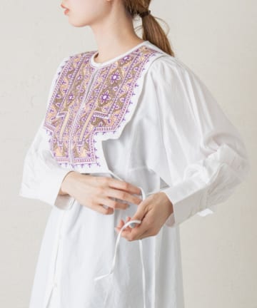 ＊ラバリ刺繍コットンブラウス
