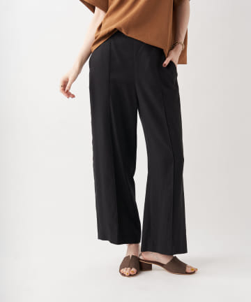 【優しい履き心地でスッキリ見え】フィブリルピンタックストレートパンツ