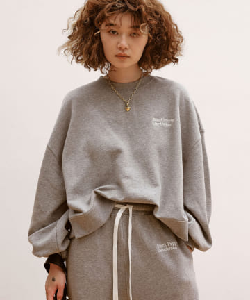 ロゴ刺繍スウェットプルオーバー【オンラインストア限定商品】